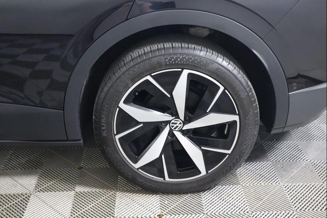 Photo of 2023 Deep Black Volkswagen ID.4