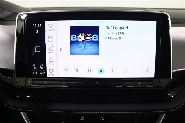 Photo of 2025 Avocado Green Pearl Volkswagen Atlas Cross Sport