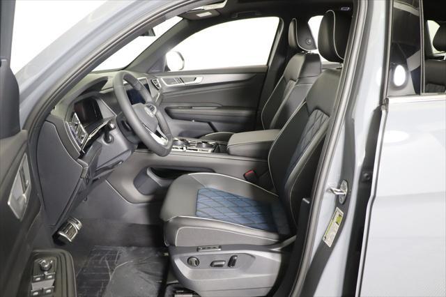 Photo of 2025 Pure Gray Volkswagen Atlas Cross Sport