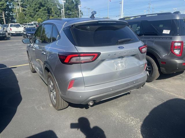 Photo of 2023 Iconic Silver Metallic Ford Escape