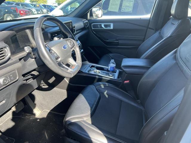 Photo of 2022 Star White Metallic Tri-Coat Ford Explorer