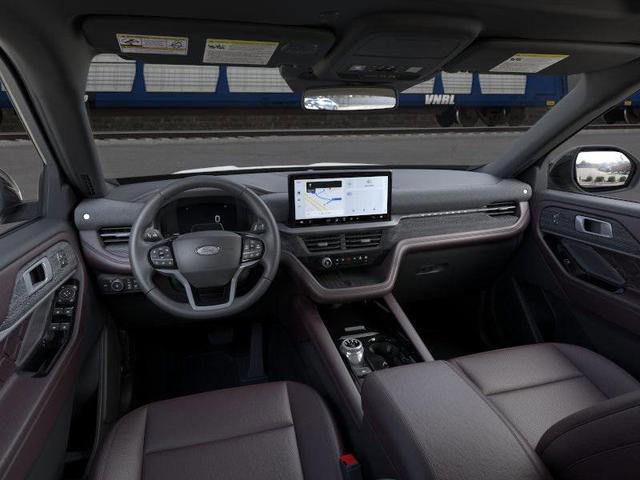 Photo of 2025 Star White Metallic Tri-Coat Ford Explorer