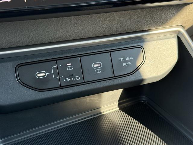 Photo of 2025 Panthera Metal Kia Carnival Hybrid