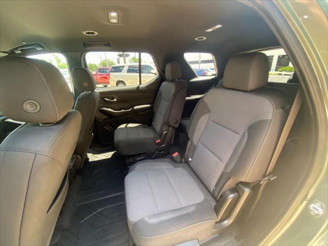 Photo of 2022 Silver Sage Metallic Chevrolet Traverse