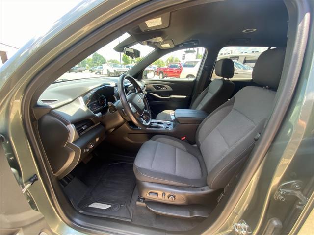 Photo of 2022 Silver Sage Metallic Chevrolet Traverse