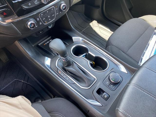 Photo of 2022 Silver Sage Metallic Chevrolet Traverse