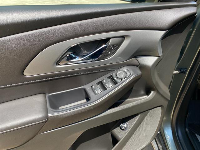Photo of 2022 Silver Sage Metallic Chevrolet Traverse