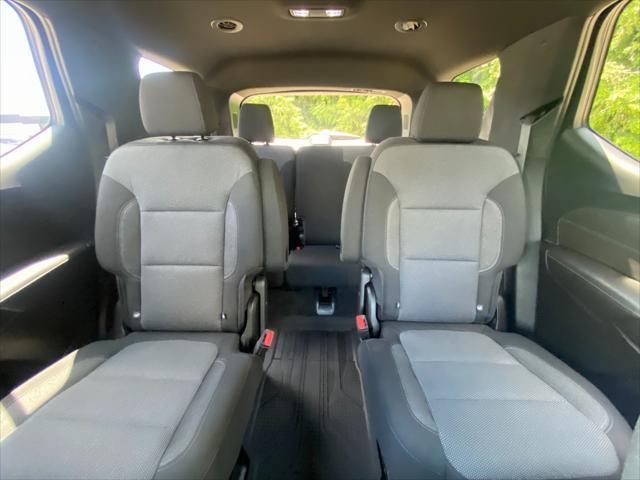 Photo of 2022 Silver Sage Metallic Chevrolet Traverse