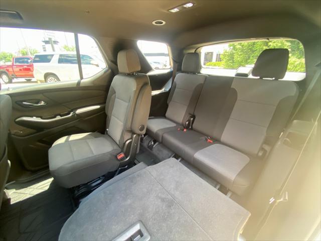 Photo of 2022 Silver Sage Metallic Chevrolet Traverse