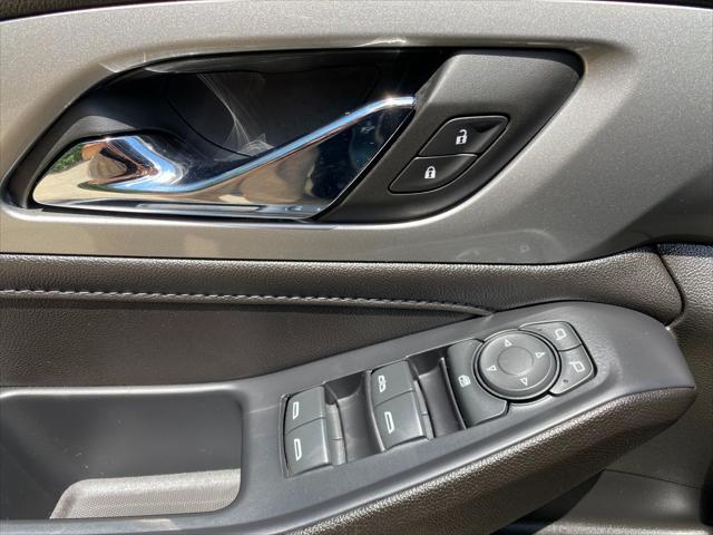 Photo of 2022 Silver Sage Metallic Chevrolet Traverse