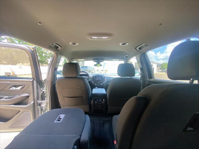 Photo of 2022 Silver Sage Metallic Chevrolet Traverse