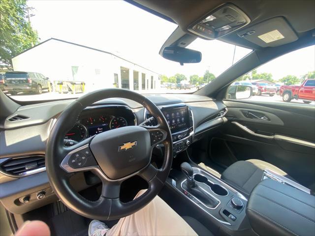 Photo of 2022 Silver Sage Metallic Chevrolet Traverse