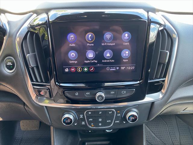 Photo of 2022 Silver Sage Metallic Chevrolet Traverse