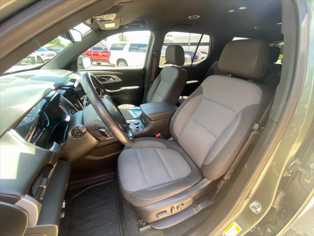 Photo of 2022 Silver Sage Metallic Chevrolet Traverse