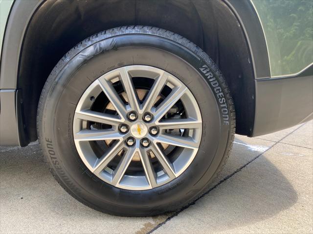 Photo of 2022 Silver Sage Metallic Chevrolet Traverse