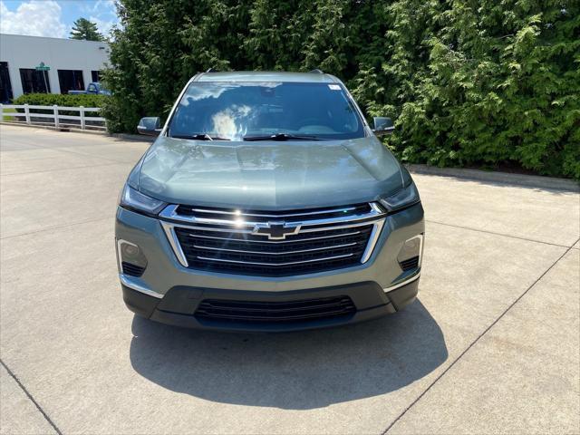 Photo of 2022 Silver Sage Metallic Chevrolet Traverse
