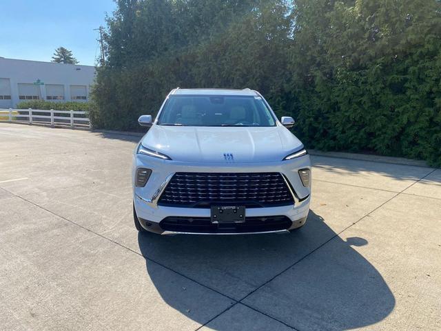 Photo of 2026 iridescent white tricoat Buick Enclave