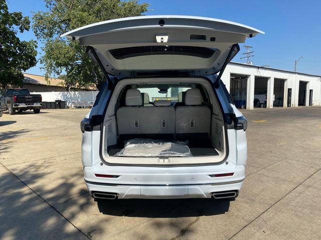 Photo of 2026 iridescent white tricoat Buick Enclave
