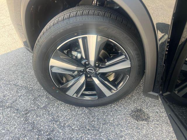 Photo of 2025 Super Black Nissan Rogue