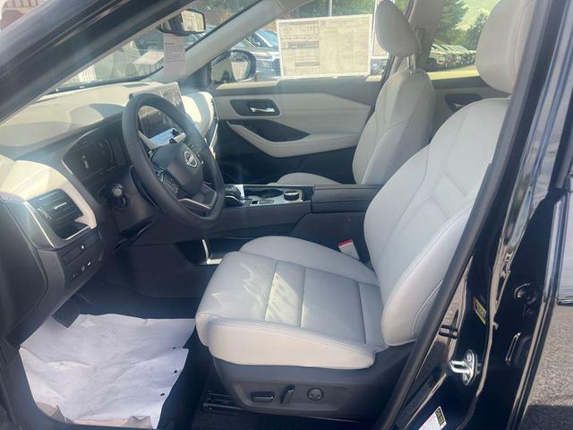 Photo of 2025 Super Black Nissan Rogue