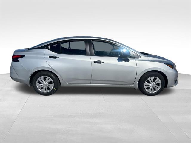 Photo of 2025 Brilliant Silver Metallic Nissan Versa