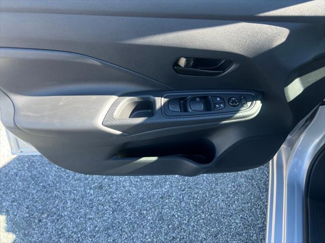 Photo of 2025 Brilliant Silver Metallic Nissan Versa