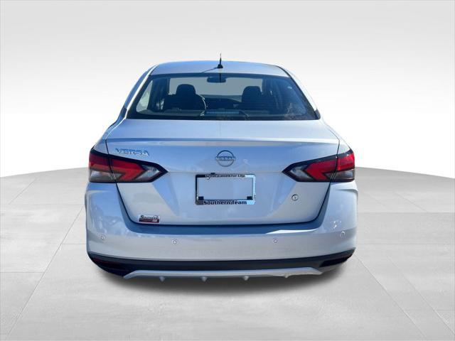 Photo of 2025 Brilliant Silver Metallic Nissan Versa