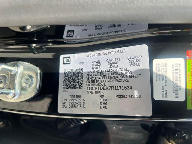 Photo of 2024 Black Chevrolet Colorado