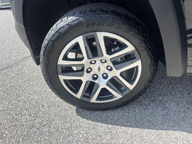 Photo of 2024 Black Chevrolet Colorado