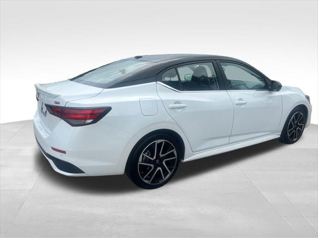Photo of 2025 Aspen White Tricoat/Super Black Nissan Sentra