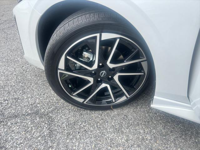 Photo of 2025 Aspen White Tricoat/Super Black Nissan Sentra