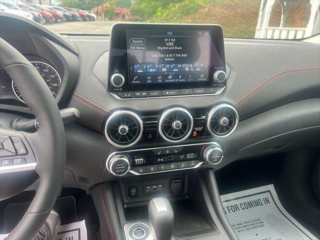 Photo of 2025 Aspen White Tricoat/Super Black Nissan Sentra