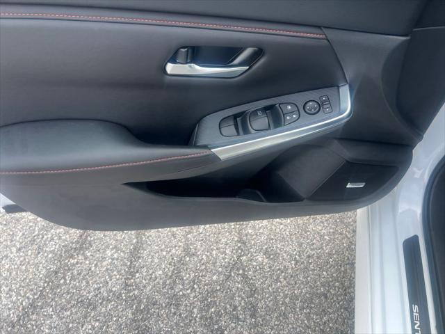 Photo of 2025 Aspen White Tricoat/Super Black Nissan Sentra