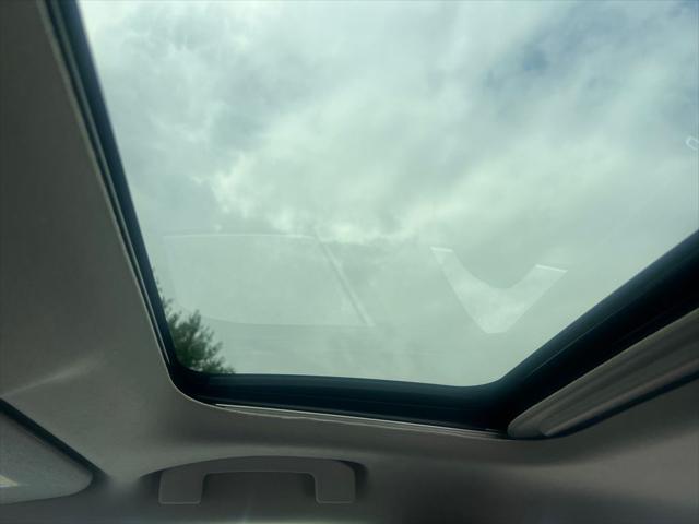 Photo of 2025 Aspen White Tricoat/Super Black Nissan Sentra