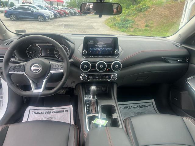 Photo of 2025 Aspen White Tricoat/Super Black Nissan Sentra