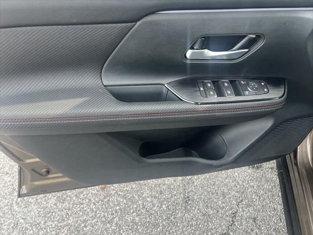 Photo of 2025 Canyon Bronze Metallic Nissan Kicks