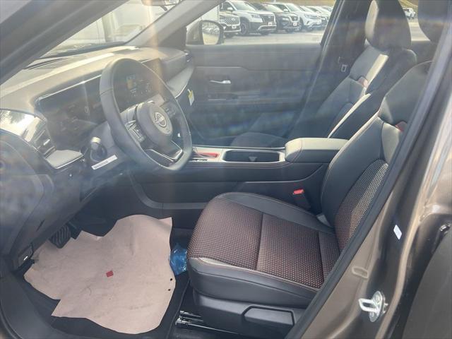 Photo of 2025 Canyon Bronze Metallic Nissan Kicks