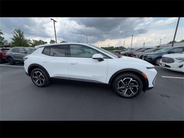 Photo of 2025 Summit White Chevrolet Equinox EV