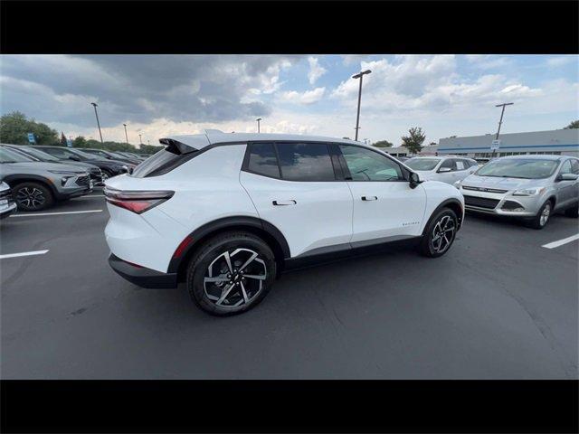 Photo of 2025 Summit White Chevrolet Equinox EV