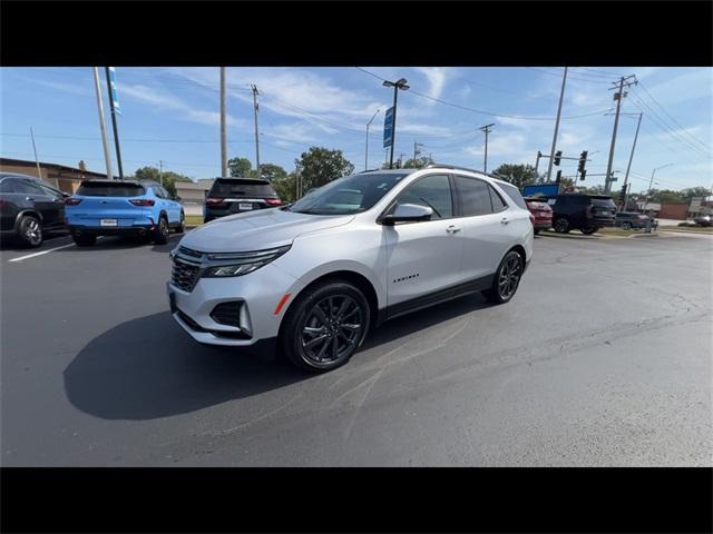 Photo of 2022 Silver Ice Metallic Chevrolet Equinox