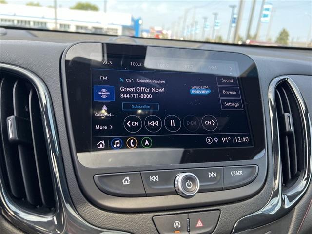 Photo of 2022 Silver Ice Metallic Chevrolet Equinox