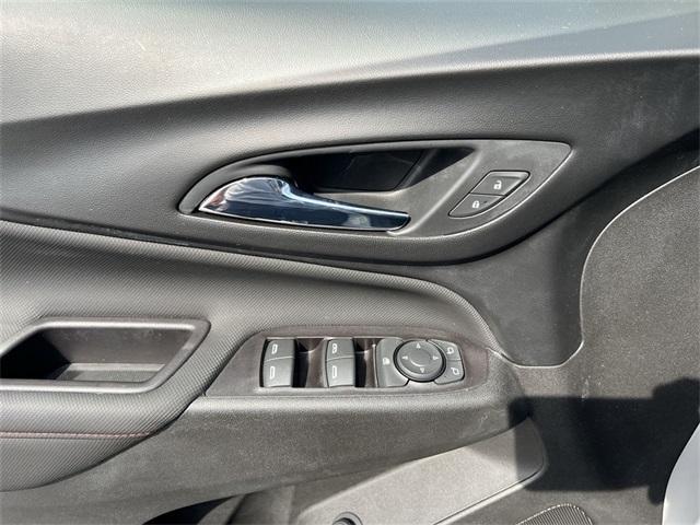Photo of 2022 Silver Ice Metallic Chevrolet Equinox