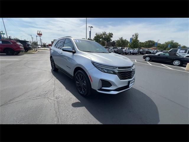 Photo of 2022 Silver Ice Metallic Chevrolet Equinox