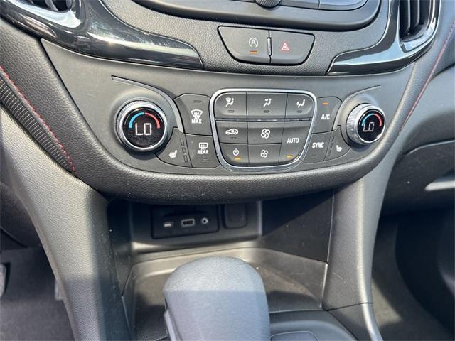 Photo of 2022 Silver Ice Metallic Chevrolet Equinox