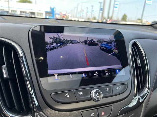 Photo of 2022 Silver Ice Metallic Chevrolet Equinox