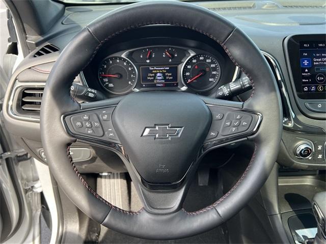 Photo of 2022 Silver Ice Metallic Chevrolet Equinox