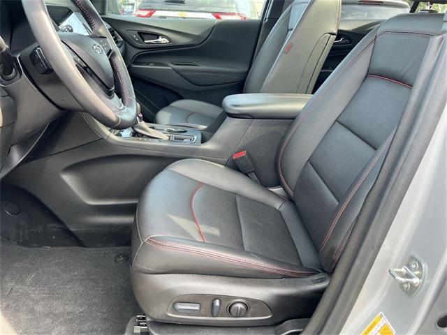 Photo of 2022 Silver Ice Metallic Chevrolet Equinox