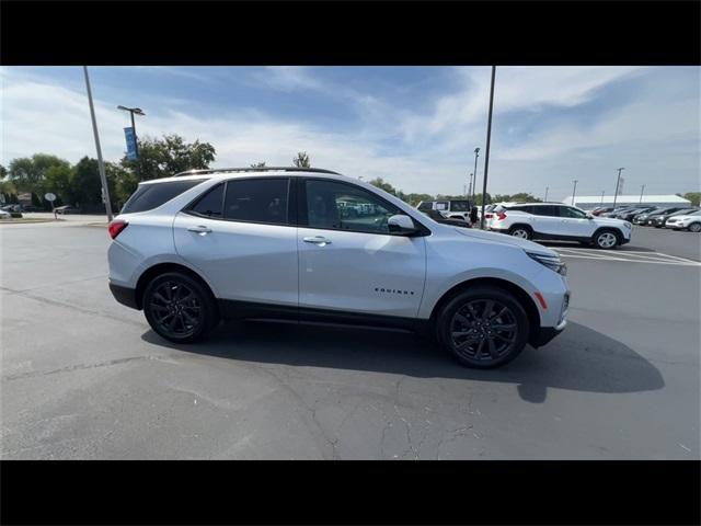 Photo of 2022 Silver Ice Metallic Chevrolet Equinox