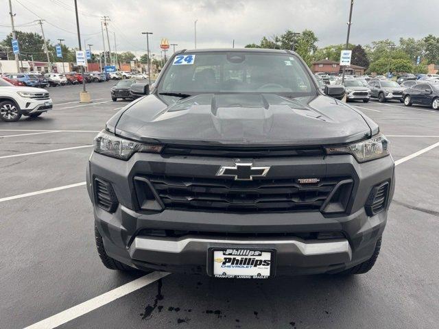 Photo of 2024 Black Chevrolet Colorado