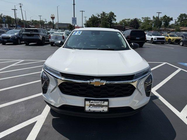 Photo of 2025 Summit White Chevrolet Trax